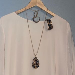 Melamine tortoiseshell includes necklace w/pendant, earrings & cuff bracelet